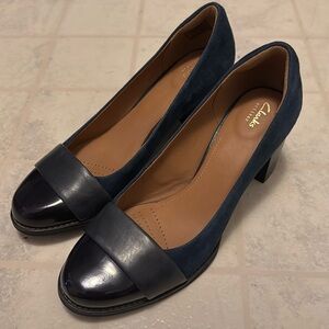 Women’s Clarks Artisan Tarah Brae Suede and Leather Pump, size 8, Navy Blue.
